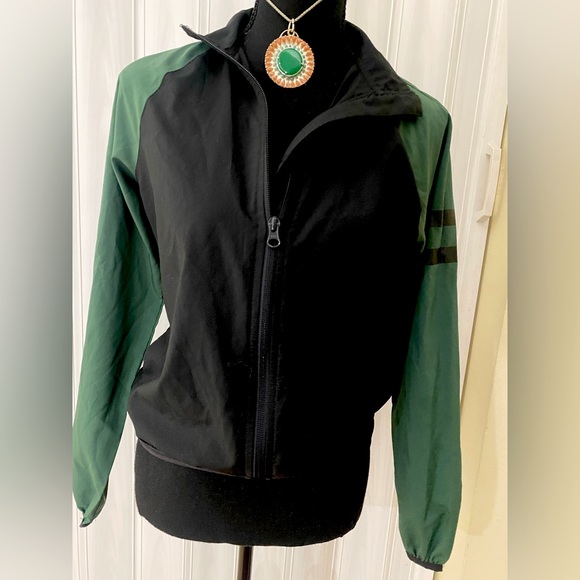 DIP XS fitness jacket 100% polyester RN# 29360 color black - green pre-owned - Picture 5 of 15